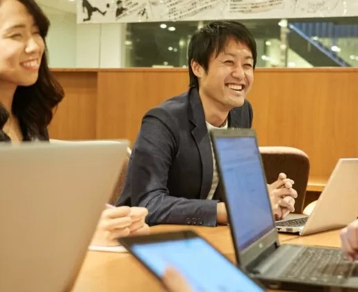 本部営業による商談・研修の様子
